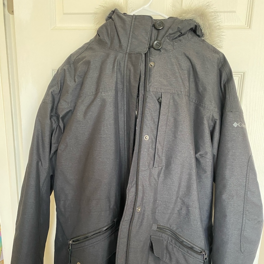 Columbia Carson Pass Interchange Jacket dark grey color with a faux fur-trim
